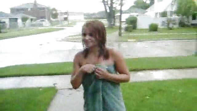 Curvy ดู วิดีโอ โป็ sexpot Angel Vicky เคลือบกระเจี๊ยวของ BF ของเธอด้วยน้ำลายของเธอ